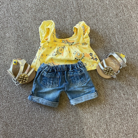 BUILD A BEAR YELLOW SUMMER TOP JEAN SHORTS AND SILVER & GOLD SANDALS - Picture 4 of 5